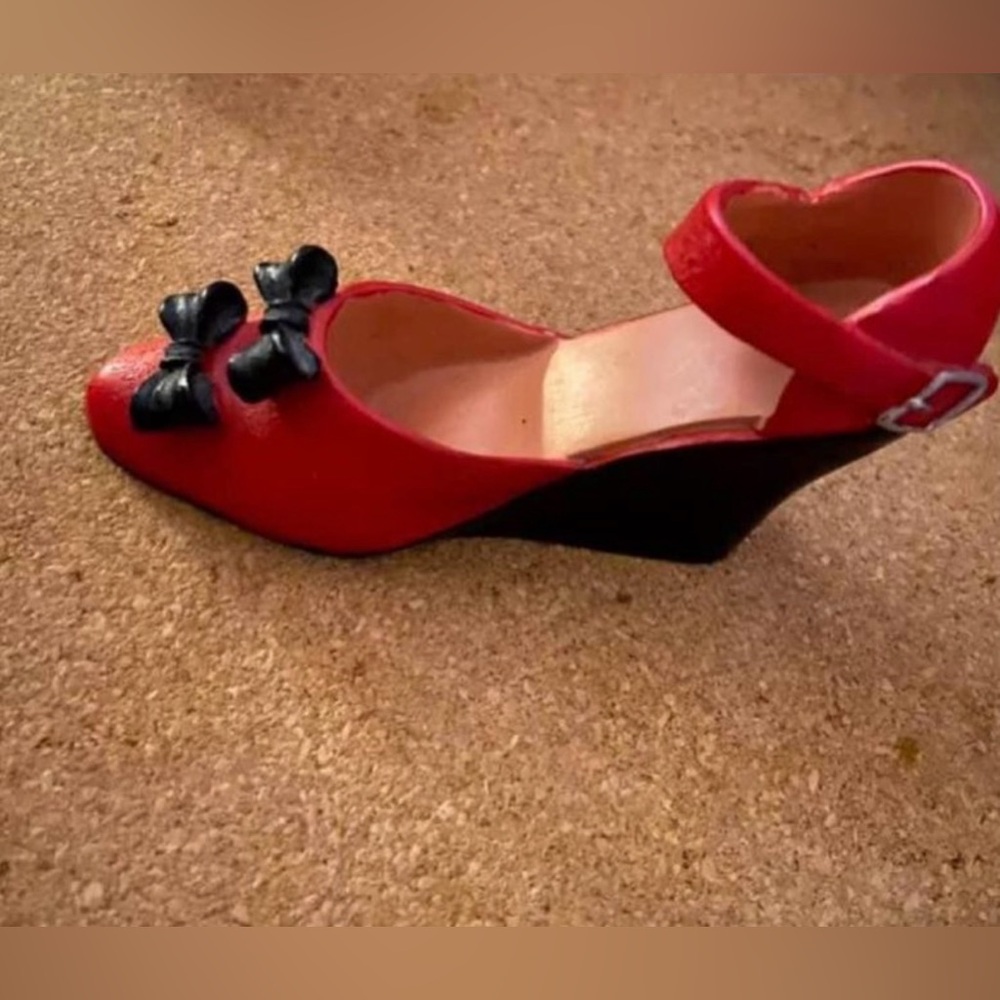 My Treasure collection 1999 collectors shoe